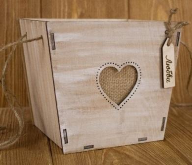ПУ425-00-0003 Подарочная коробка-сумка с сердцем, с мешковиной (16,5*12*14) фанера, оформл. фото, картинки