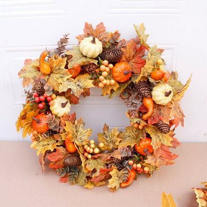 Осенний венок на дверь из природных материалов