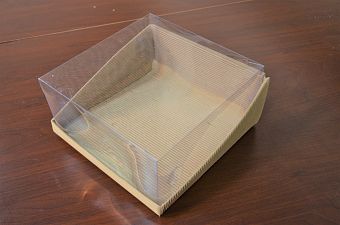 Коробка "Гофро картон с прозрач. крышкой внутрь" 20,5*20,5*9 см (рельеф) фото, картинки